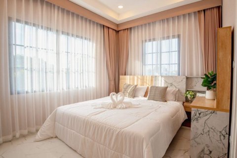 Casa de 3 dormitorios en Pattaya, Tailandia № 69683 - foto 16