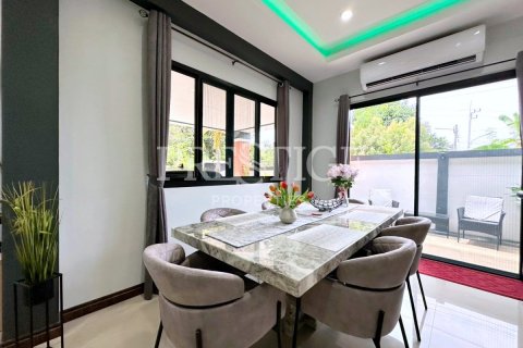 Casa de 3 dormitorios en Pattaya, Tailandia № 220715 - foto 5