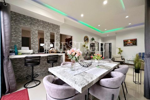 Casa de 3 dormitorios en Pattaya, Tailandia № 220715 - foto 6