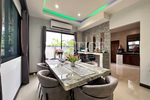 Casa de 3 dormitorios en Pattaya, Tailandia № 220715 - foto 7