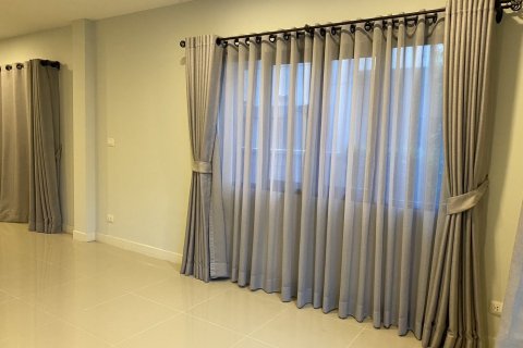 Casa de 3 dormitorios en Bang Khun Thian, Bangkok, Tailandia № 137573 - foto 3
