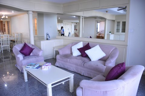 Condominio de 4 dormitorios en Bangkok, Tailandia № 143442 - foto 3