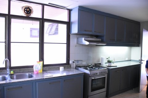 Condominio de 4 dormitorios en Bangkok, Tailandia № 143442 - foto 17