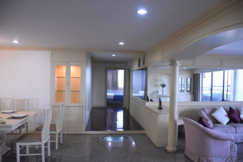 Condominio de 4 dormitorios en Bangkok, Tailandia № 143442 - foto 2