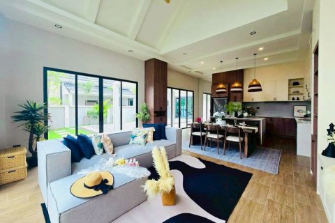 Casa de 3 dormitorios en Pattaya, Tailandia № 152302 - foto 14