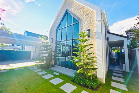 Casa de 3 dormitorios en Pattaya, Tailandia № 152302 - foto 3