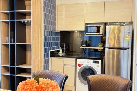 Condominio de 1 dormitorio en Khlong Toei, Bangkok, Tailandia № 158922 - foto 3