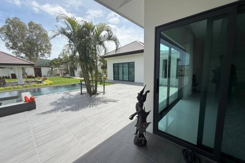 Chalet de 4 dormitorios en Hua Hin, Tailandia № 146962 - foto 9