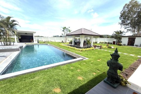 Chalet de 4 dormitorios en Hua Hin, Tailandia № 146962 - foto 2