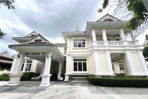 Casa de 7 dormitorios en Lat Phrao, Bangkok, Tailandia № 146958 - foto 2