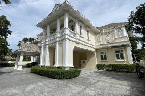 House in Lat Phrao, Bangkok, Thailand 7 bedrooms № 146958