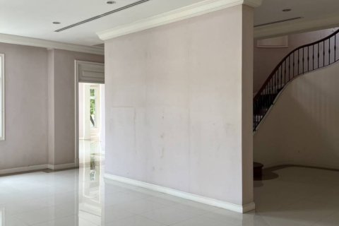 Casa de 7 dormitorios en Lat Phrao, Bangkok, Tailandia № 146958 - foto 7