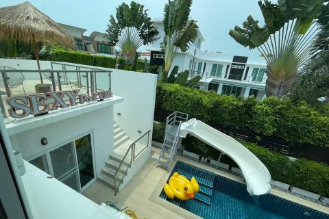 Chalet de 3 dormitorios en Pattaya, Tailandia № 133843 - foto 7
