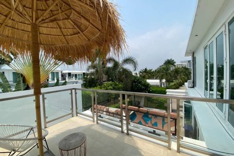 Chalet de 3 dormitorios en Pattaya, Tailandia № 133843 - foto 14