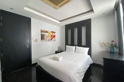 Chalet de 3 dormitorios en Pattaya, Tailandia № 133843 - foto 11