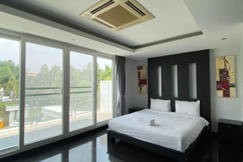 Chalet de 3 dormitorios en Pattaya, Tailandia № 133843 - foto 10