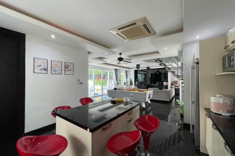 Chalet de 3 dormitorios en Pattaya, Tailandia № 133843 - foto 4