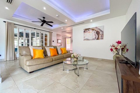 Chalet de 4 dormitorios en Phuket, Tailandia № 133844 - foto 16