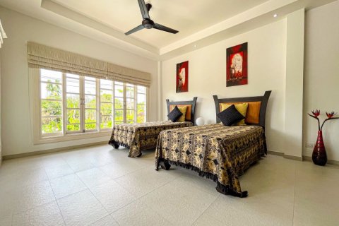 Chalet de 4 dormitorios en Phuket, Tailandia № 133844 - foto 25
