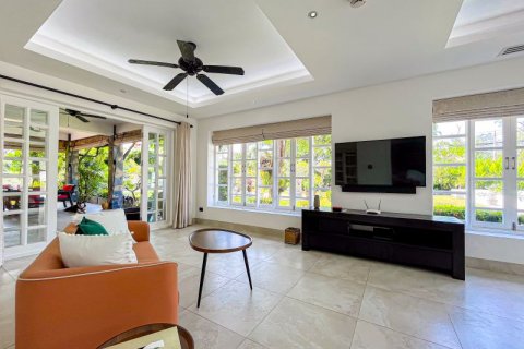 Chalet de 4 dormitorios en Phuket, Tailandia № 133844 - foto 12