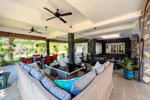 Chalet de 4 dormitorios en Phuket, Tailandia № 133844 - foto 3