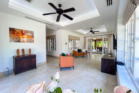Chalet de 4 dormitorios en Phuket, Tailandia № 133844 - foto 11