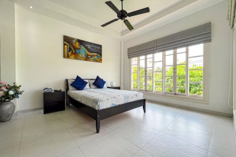 Chalet de 4 dormitorios en Phuket, Tailandia № 133844 - foto 27