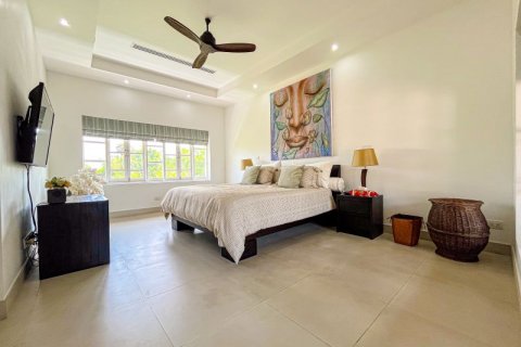Chalet de 4 dormitorios en Phuket, Tailandia № 133844 - foto 23