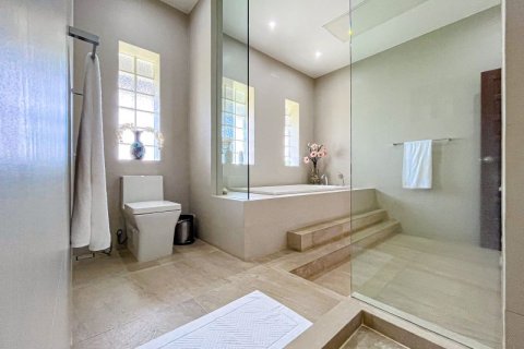 Chalet de 4 dormitorios en Phuket, Tailandia № 133844 - foto 24