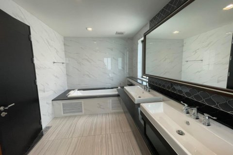 Chalet de 4 dormitorios en Bang Phli Yai, Tailandia № 133842 - foto 17