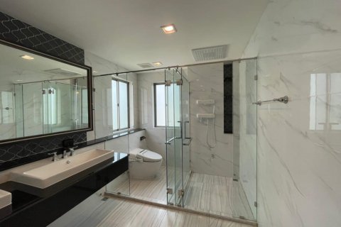 Chalet de 4 dormitorios en Bang Phli Yai, Tailandia № 133842 - foto 16