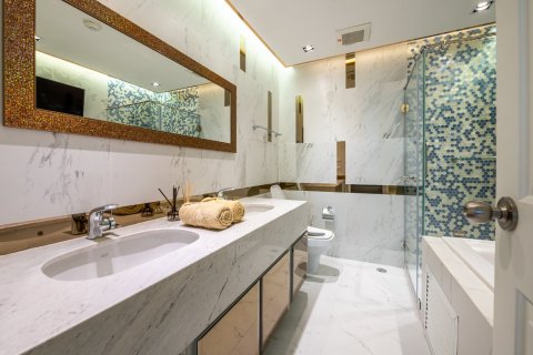 Condominio de 2 dormitorios en Bangkok, Tailandia № 154560 - foto 11