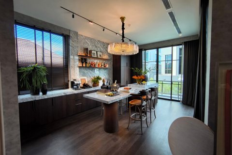 Chalet de 6 dormitorios en Bangkok, Tailandia № 165457 - foto 3
