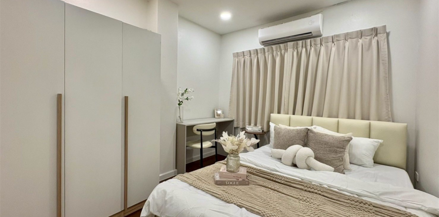 Townhouse à Bangkok, Thaïlande 4 chambres № 190462