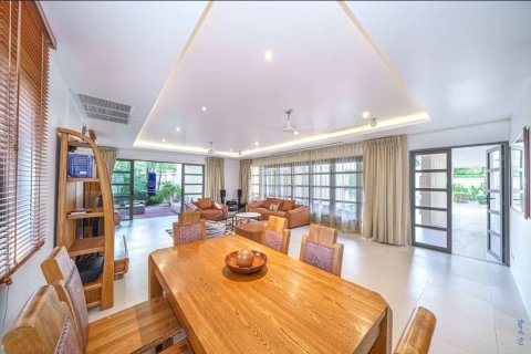 Chalet de 4 dormitorios en Phuket, Tailandia № 164705 - foto 11