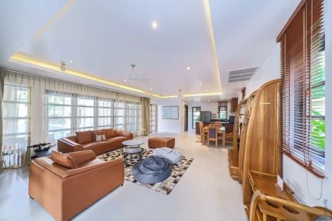 Chalet de 4 dormitorios en Phuket, Tailandia № 164705 - foto 12