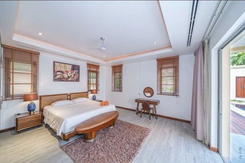 Chalet de 4 dormitorios en Phuket, Tailandia № 164705 - foto 16