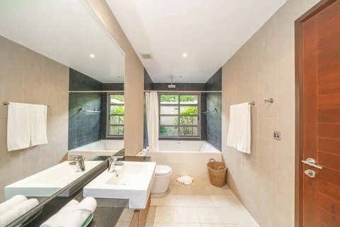Chalet de 4 dormitorios en Phuket, Tailandia № 164705 - foto 14