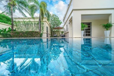 Chalet de 4 dormitorios en Phuket, Tailandia № 164705 - foto 18