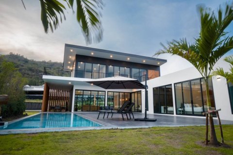 Chalet de 5 dormitorios en Hua Hin, Tailandia № 156361 - foto 3