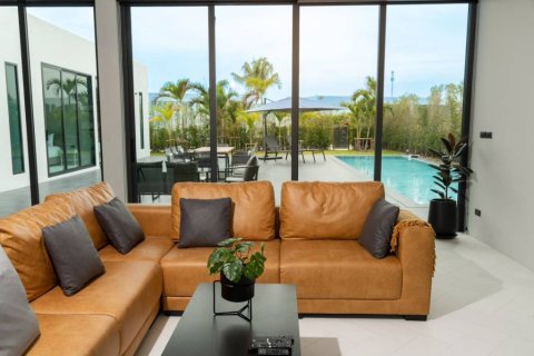 Chalet de 5 dormitorios en Hua Hin, Tailandia № 156361 - foto 10