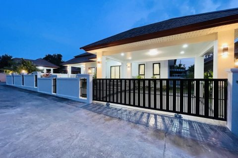 Casa de 3 dormitorios en Pattaya, Tailandia № 117204 - foto 12