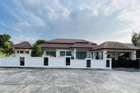 Casa de 3 dormitorios en Pattaya, Tailandia № 117204 - foto 3