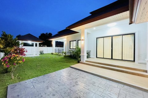 Casa de 3 dormitorios en Pattaya, Tailandia № 117204 - foto 17