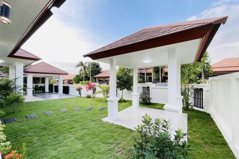 Casa de 3 dormitorios en Pattaya, Tailandia № 117204 - foto 4