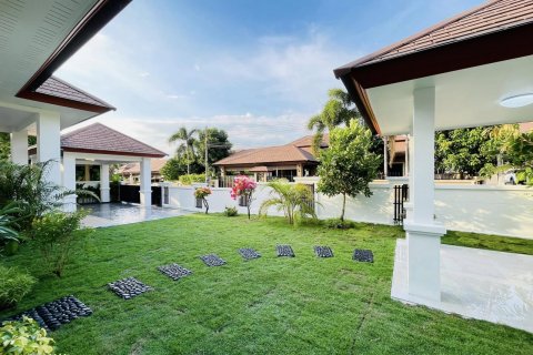 Casa de 3 dormitorios en Pattaya, Tailandia № 117204 - foto 18