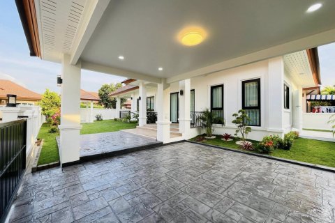 Casa de 3 dormitorios en Pattaya, Tailandia № 117204 - foto 14