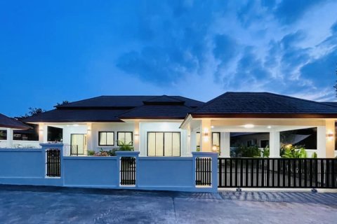 Casa de 3 dormitorios en Pattaya, Tailandia № 117204 - foto 11