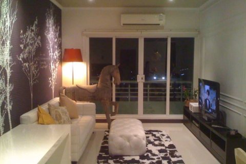 Condo in Bang Kapi, Bangkok, Thailand, 2 bedrooms  № 74410 - photo 2