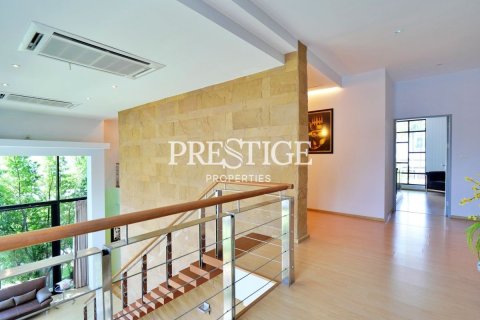 House in Pattaya, Thailand 3 bedrooms № 198689 - photo 11